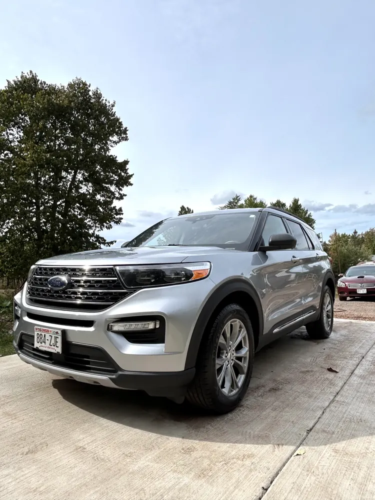 Silver Ford Explorer Exterior